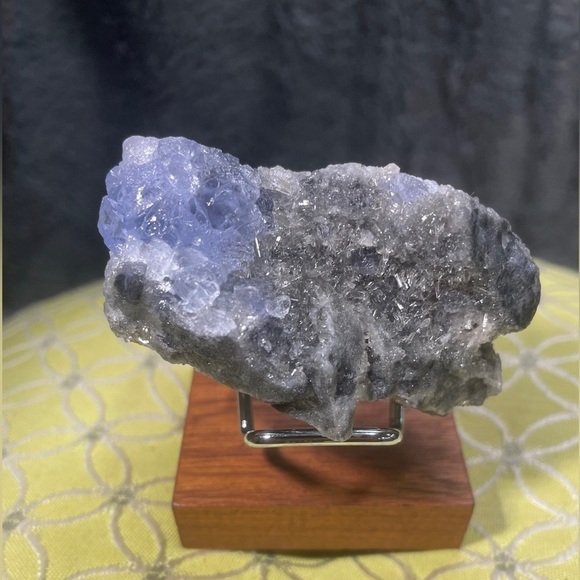 HARD TO FIND BLUE FLUORITE- NEEDLE QUARTZ- SPHALERITE 2”x1” GLOVES RECOMMEND - Picture 1 of 8